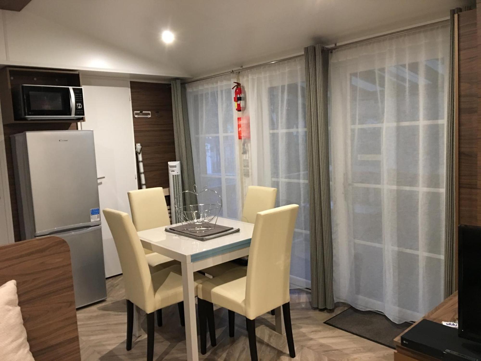 Mobilhome Familial 6 A 7 P 3 Chambres 42 M2 Saint Brevin Les Pierres Couchees Kültér fotó